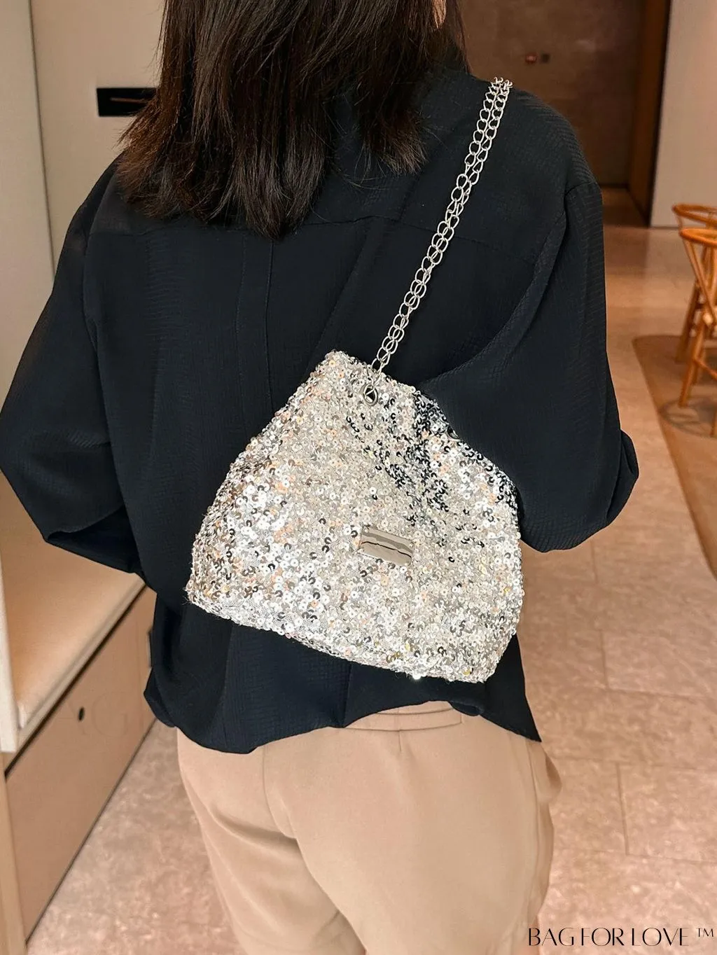 BagForLove - Party-ready Sequins Bucket Bag with Chain Strap - Chic Crossbody Fashion Accessory