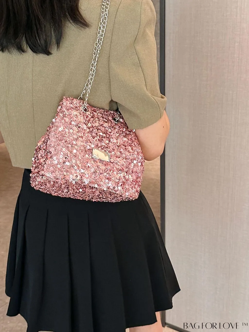 BagForLove - Party-ready Sequins Bucket Bag with Chain Strap - Chic Crossbody Fashion Accessory