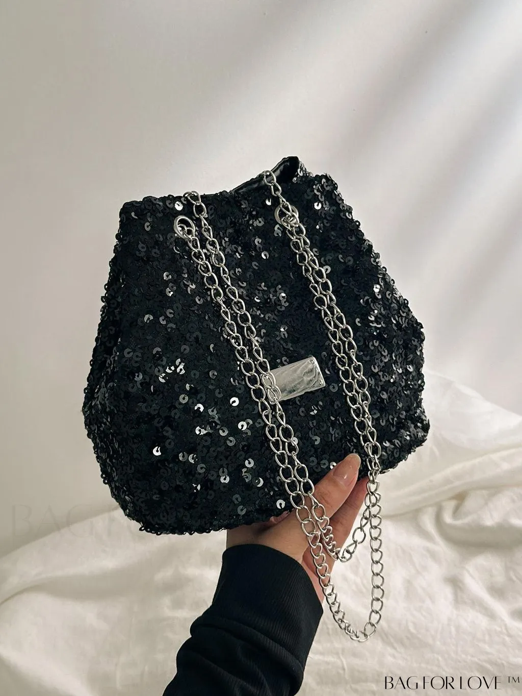 BagForLove - Party-ready Sequins Bucket Bag with Chain Strap - Chic Crossbody Fashion Accessory