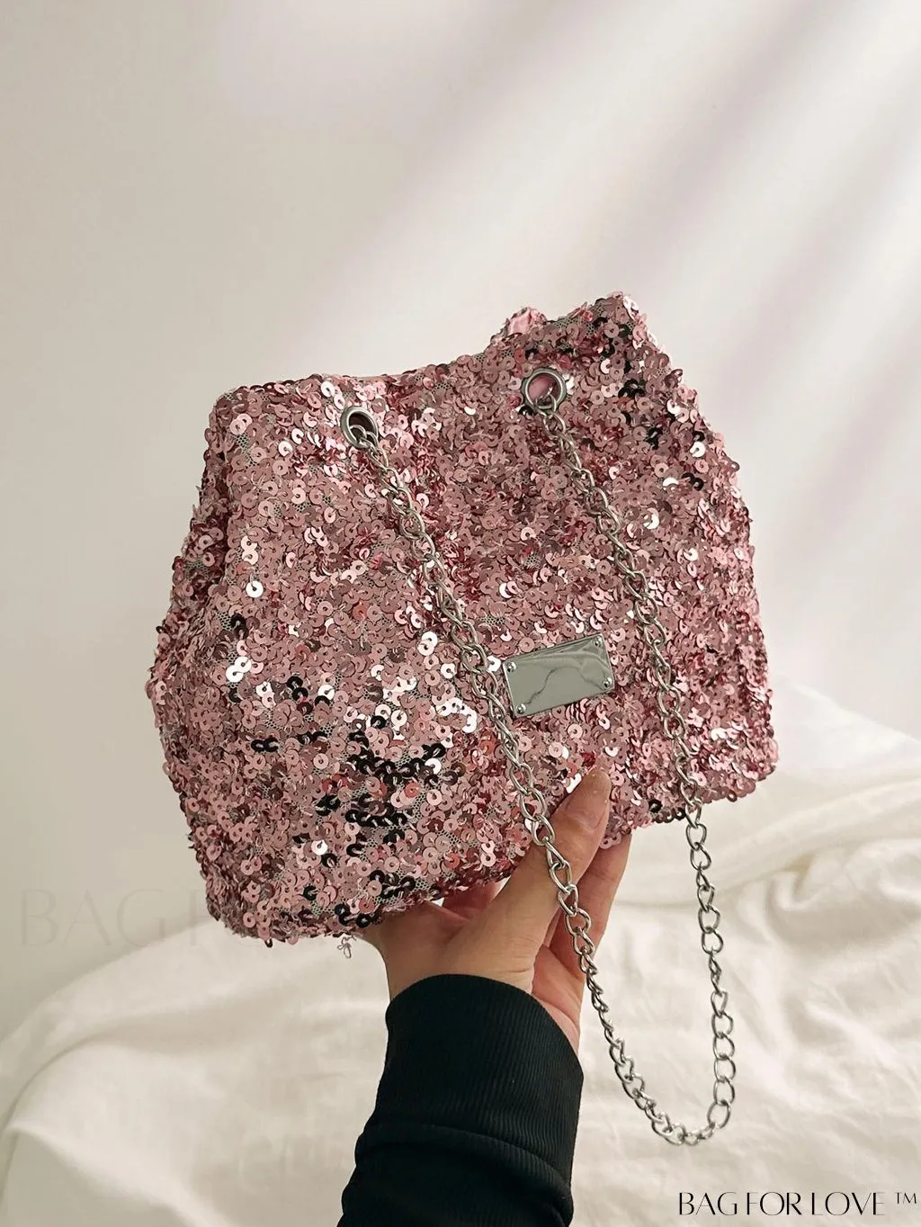 BagForLove - Party-ready Sequins Bucket Bag with Chain Strap - Chic Crossbody Fashion Accessory