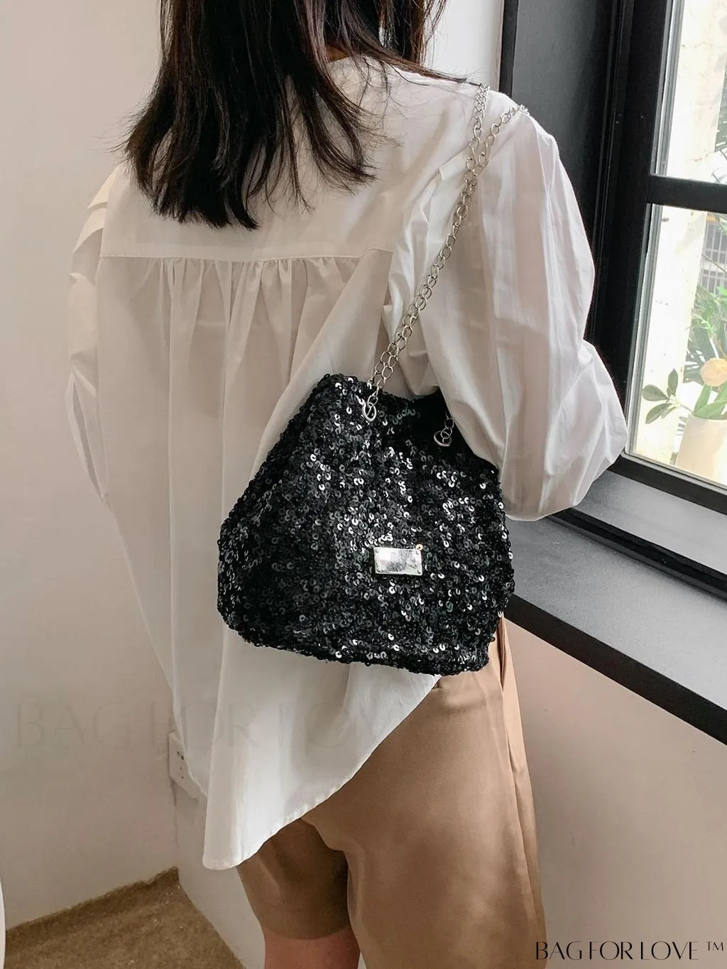 BagForLove - Party-ready Sequins Bucket Bag with Chain Strap - Chic Crossbody Fashion Accessory