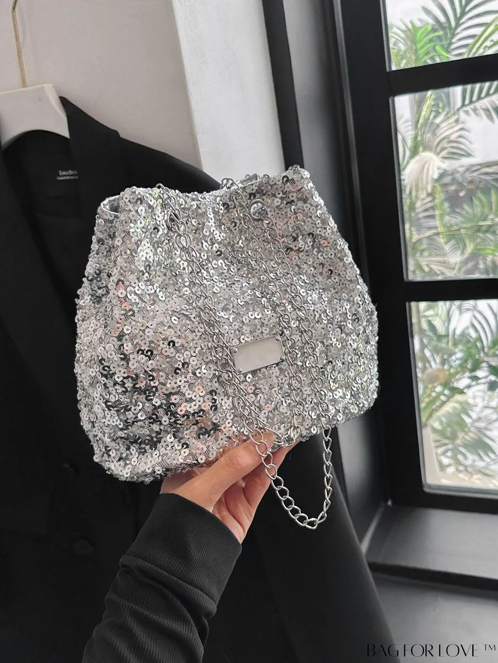 BagForLove - Party-ready Sequins Bucket Bag with Chain Strap - Chic Crossbody Fashion Accessory