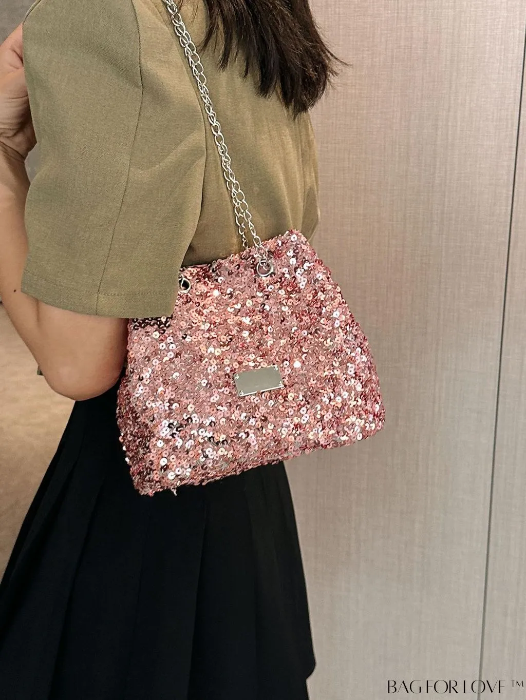 BagForLove - Party-ready Sequins Bucket Bag with Chain Strap - Chic Crossbody Fashion Accessory