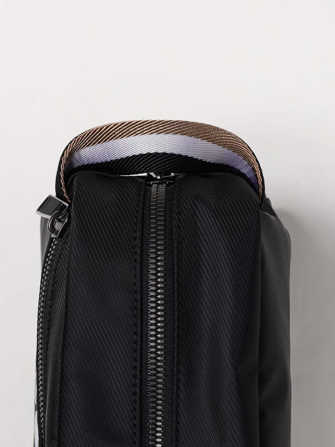 Boss Bathroom Accessories Lifestyle Black
