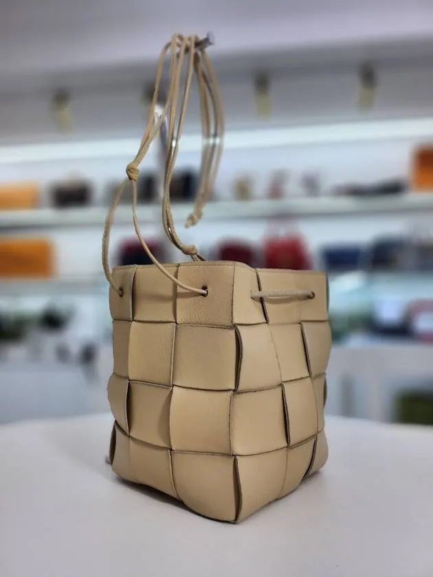 Bottega Veneta Cassette crossbody bucket crossbag 680218