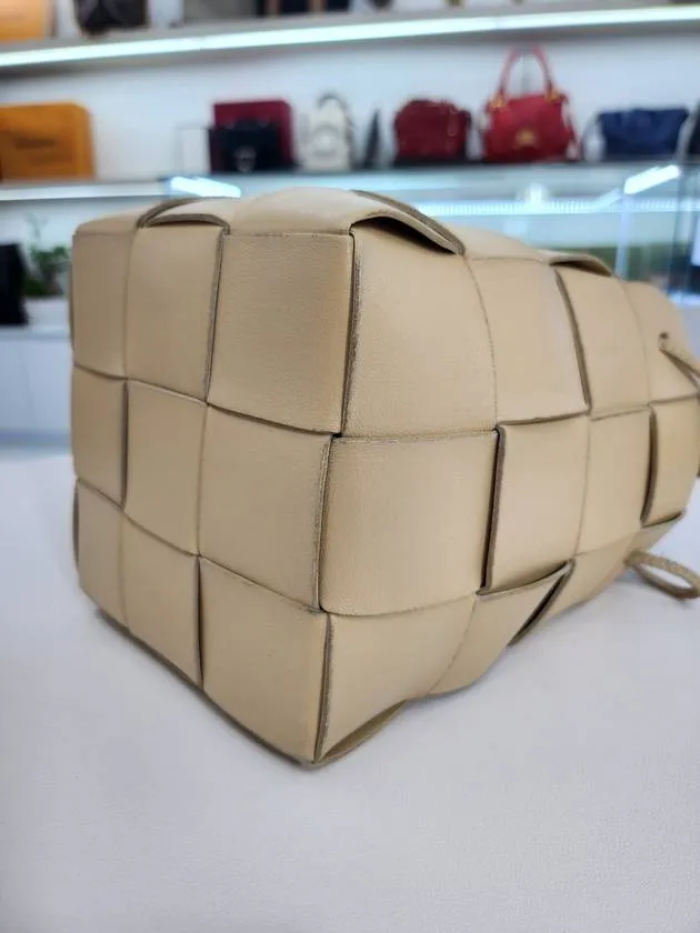Bottega Veneta Cassette crossbody bucket crossbag 680218