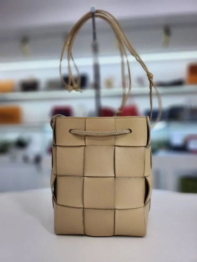 Bottega Veneta Cassette crossbody bucket crossbag 680218