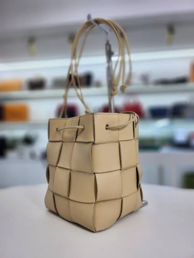 Bottega Veneta Cassette crossbody bucket crossbag 680218