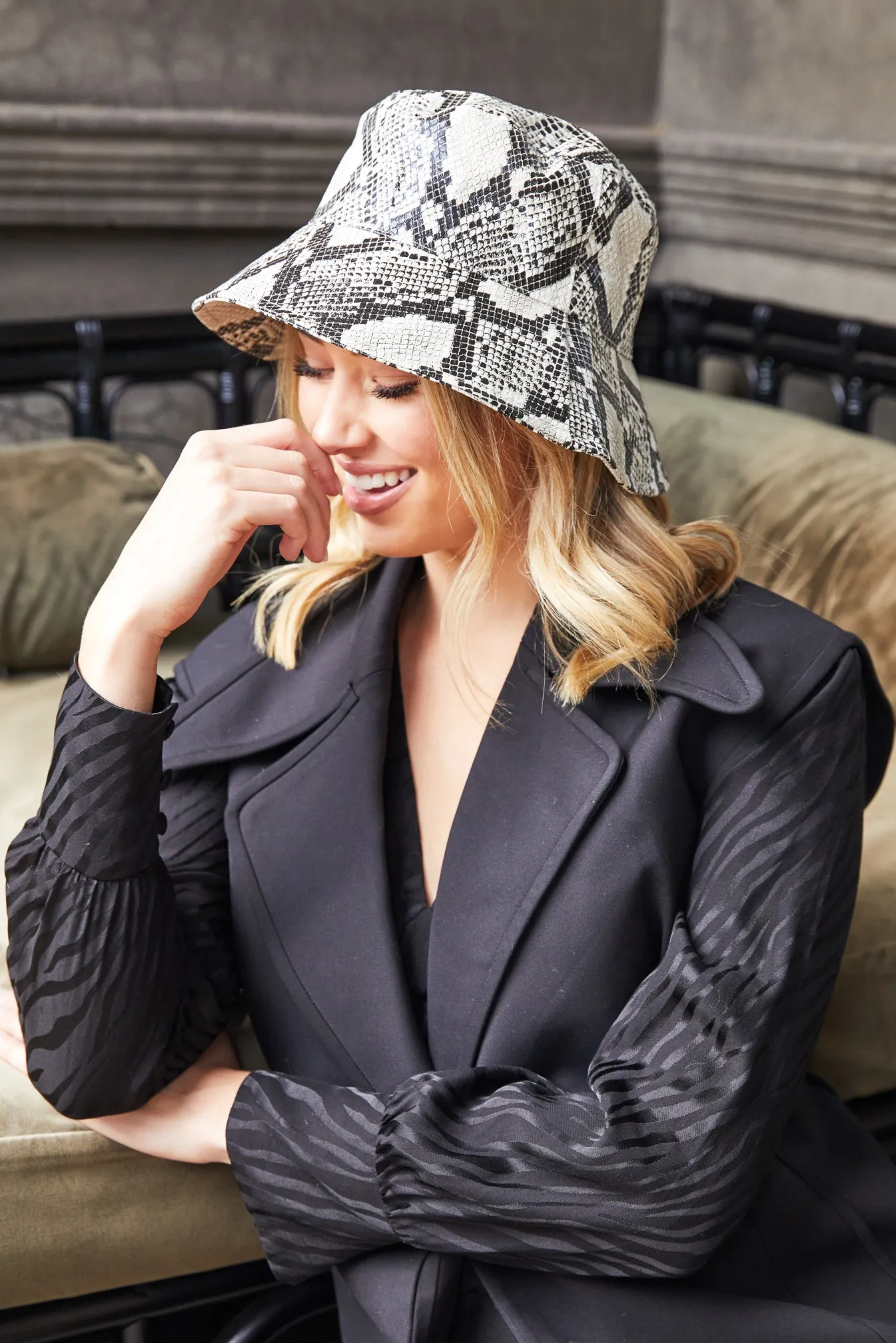 Farah Bucket Hat in Snake