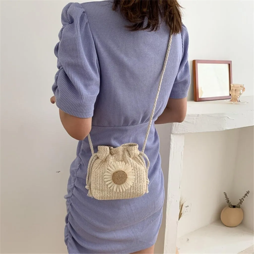 Large capacity Bag Fresh Flower - decorated Straw Crossbody Bag, A Stylish and Casual Choice Ladies shoulder Bag