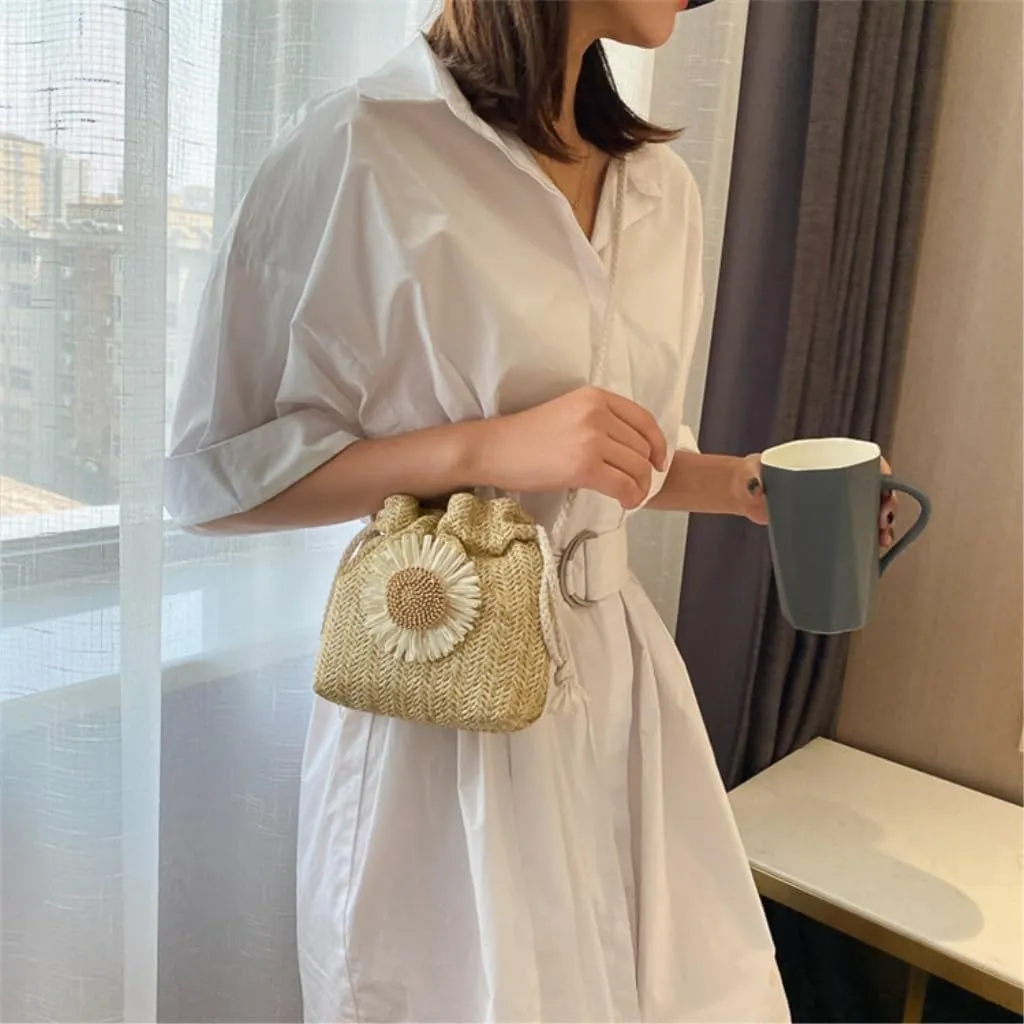 Large capacity Bag Fresh Flower - decorated Straw Crossbody Bag, A Stylish and Casual Choice Ladies shoulder Bag