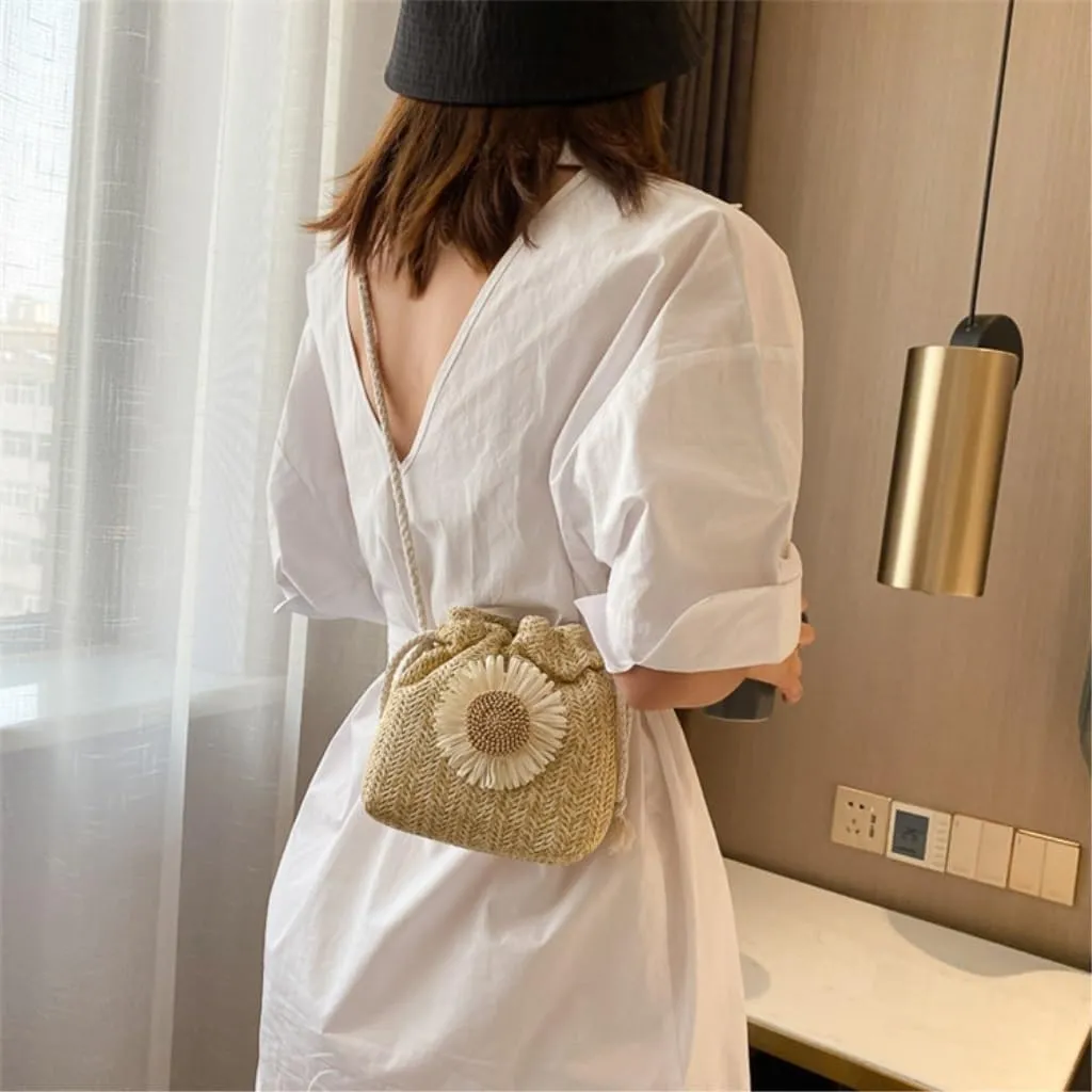 Large capacity Bag Fresh Flower - decorated Straw Crossbody Bag, A Stylish and Casual Choice Ladies shoulder Bag
