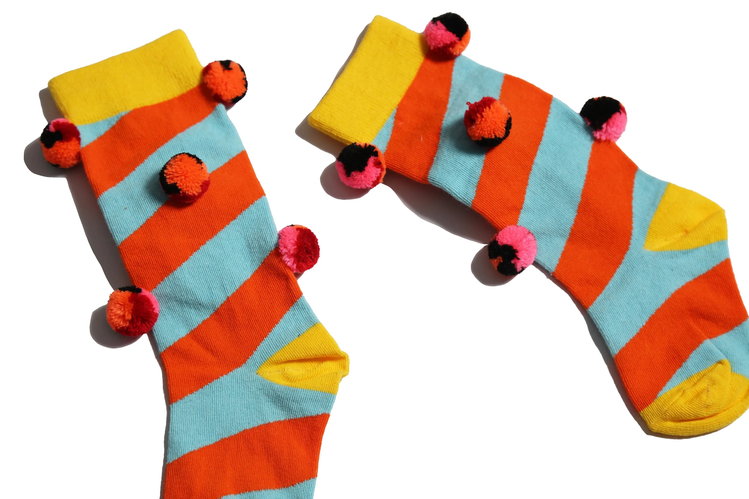 POM POM COLOR BLOCK SOCKS
