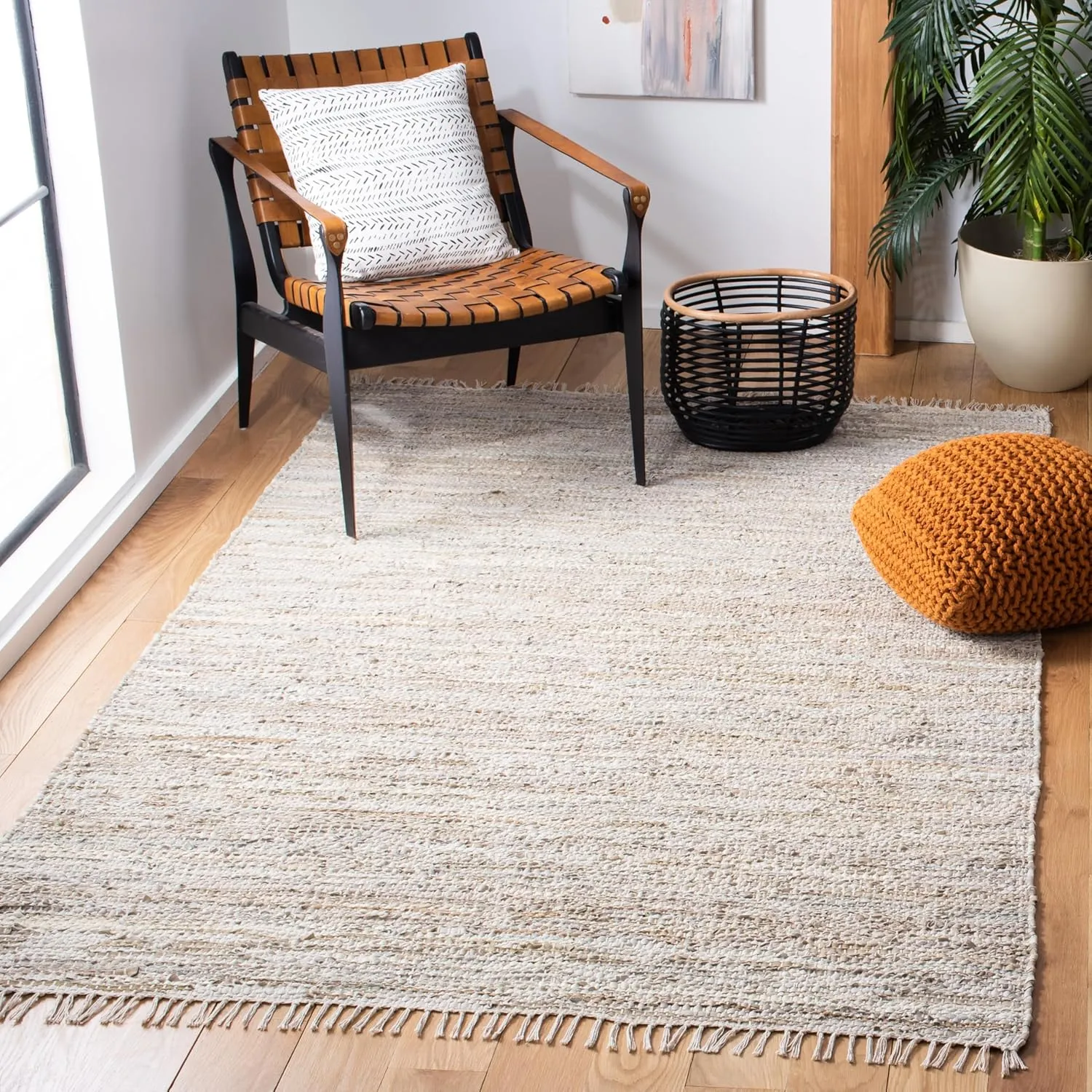 SAFAVIEH Vintage Leather Collection Accent Rug - 4' x 6', Beige, Handmade Boho Fringe Leather, Ideal for High Traffic Areas in Entryway, Living Room, Bedroom (VTL501B)