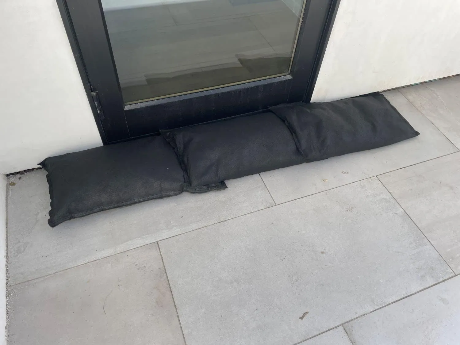 Sandbaggy 14" x 26" Water Activated Sandless Sandbags - Flood Barriers, Erosion Control (Black) - Made in The USA (1 Sandbag)