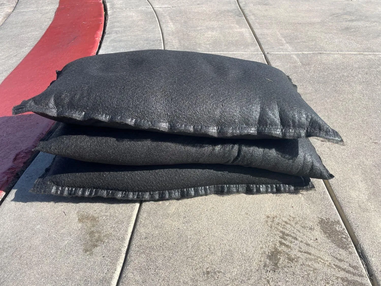 Sandbaggy 14" x 26" Water Activated Sandless Sandbags - Flood Barriers, Erosion Control (Black) - Made in The USA (1 Sandbag)