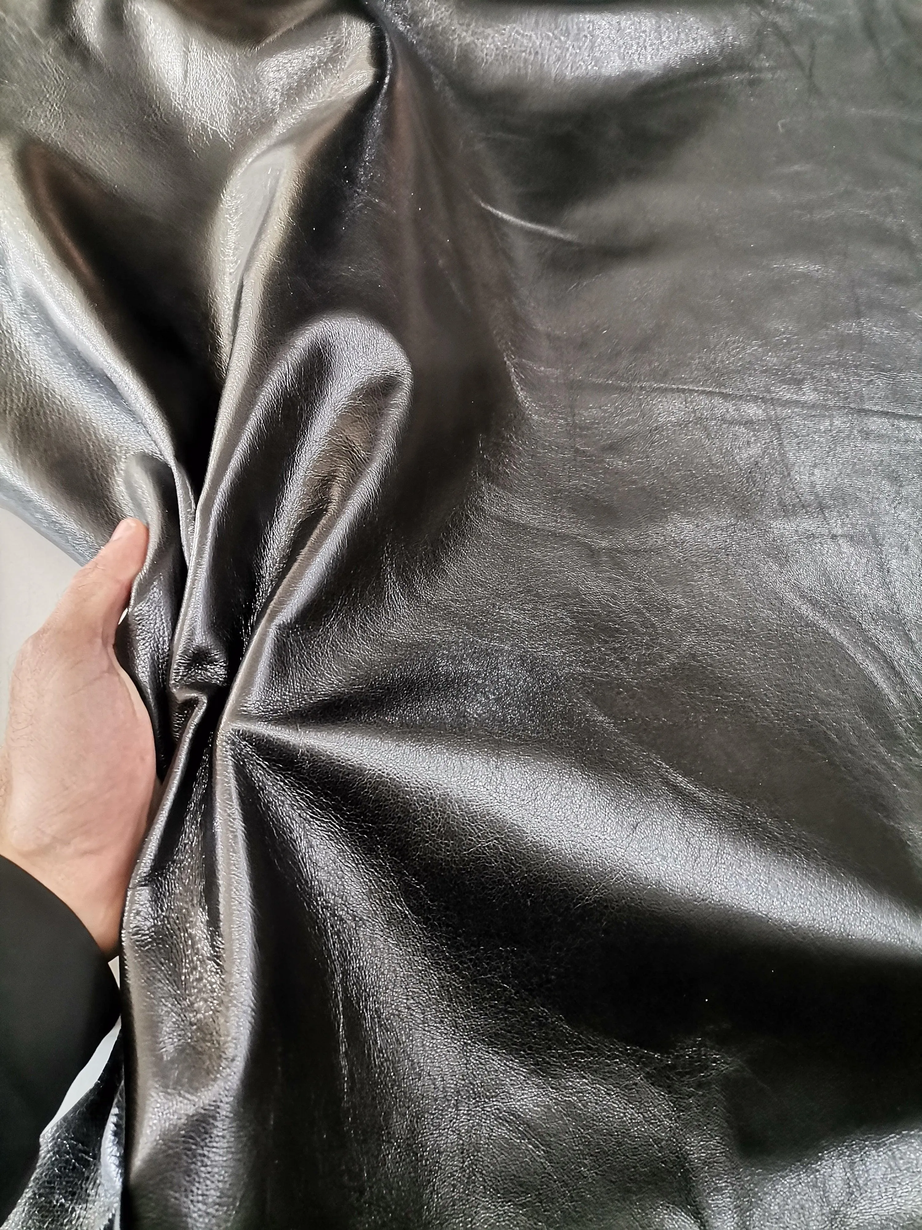 Sheep napa glossy leather for garments, lamp clothes black leather, sheep soft and light leather for jackets